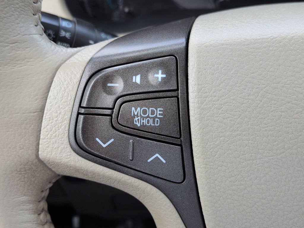 Thumbnail: 2011 Toyota Sienna - 32