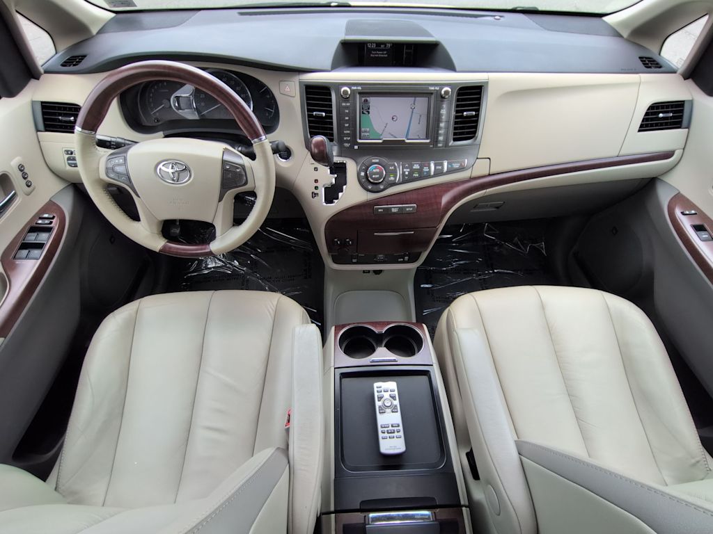 Thumbnail: 2011 Toyota Sienna - 10