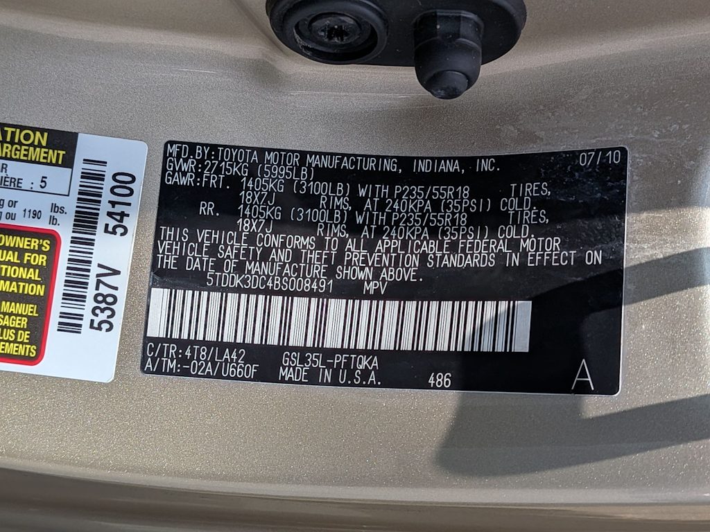Thumbnail: 2011 Toyota Sienna - 20