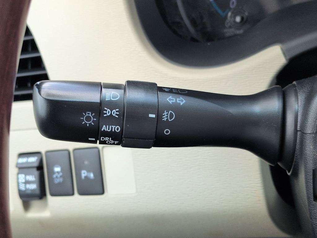 Thumbnail: 2011 Toyota Sienna - 16