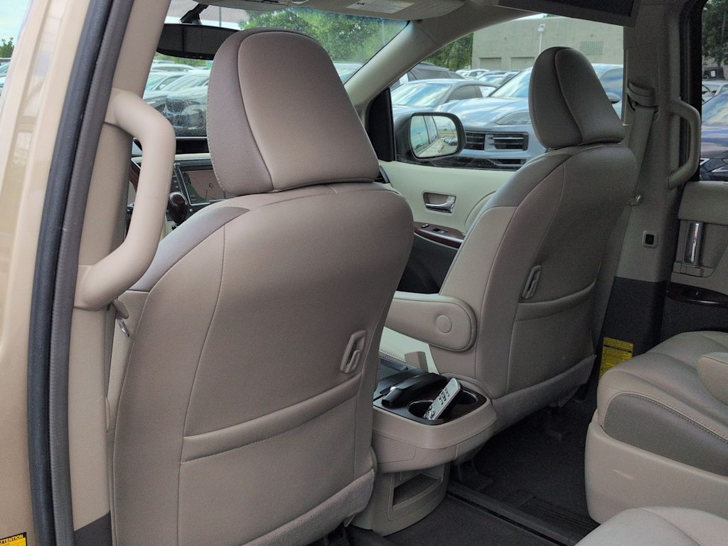 Thumbnail: 2011 Toyota Sienna - 13