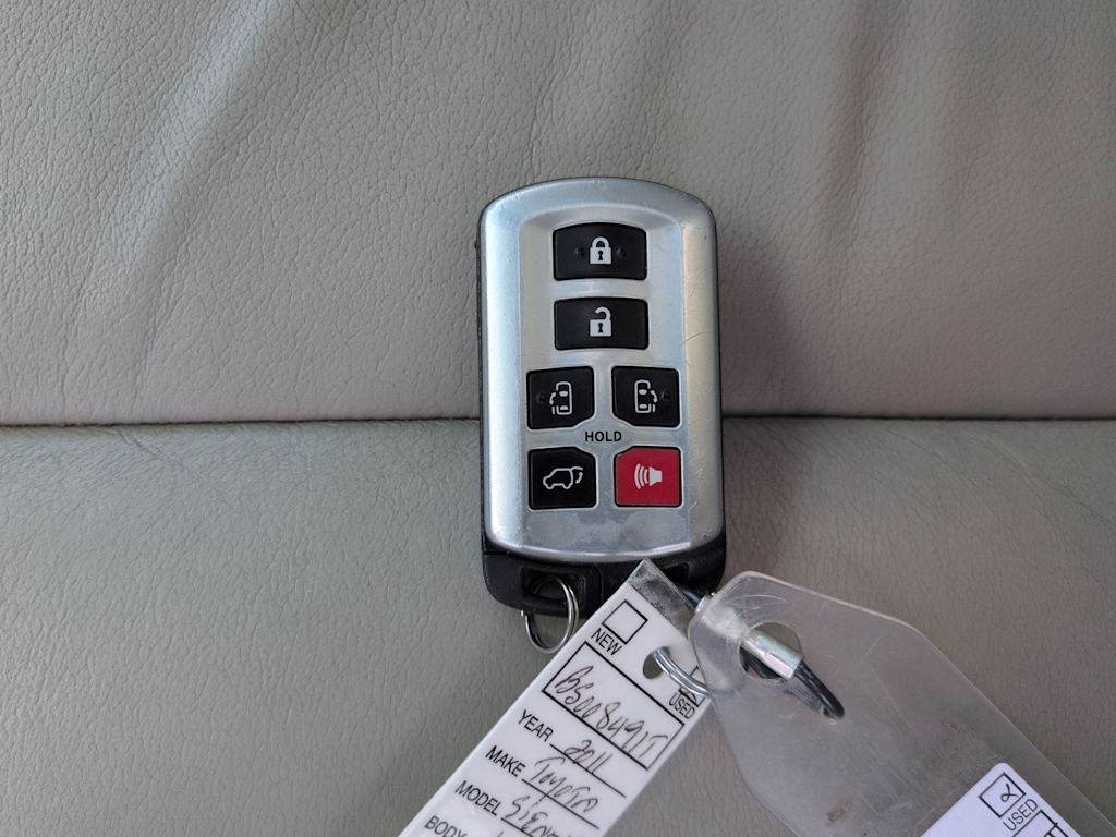 Thumbnail: 2011 Toyota Sienna - 19