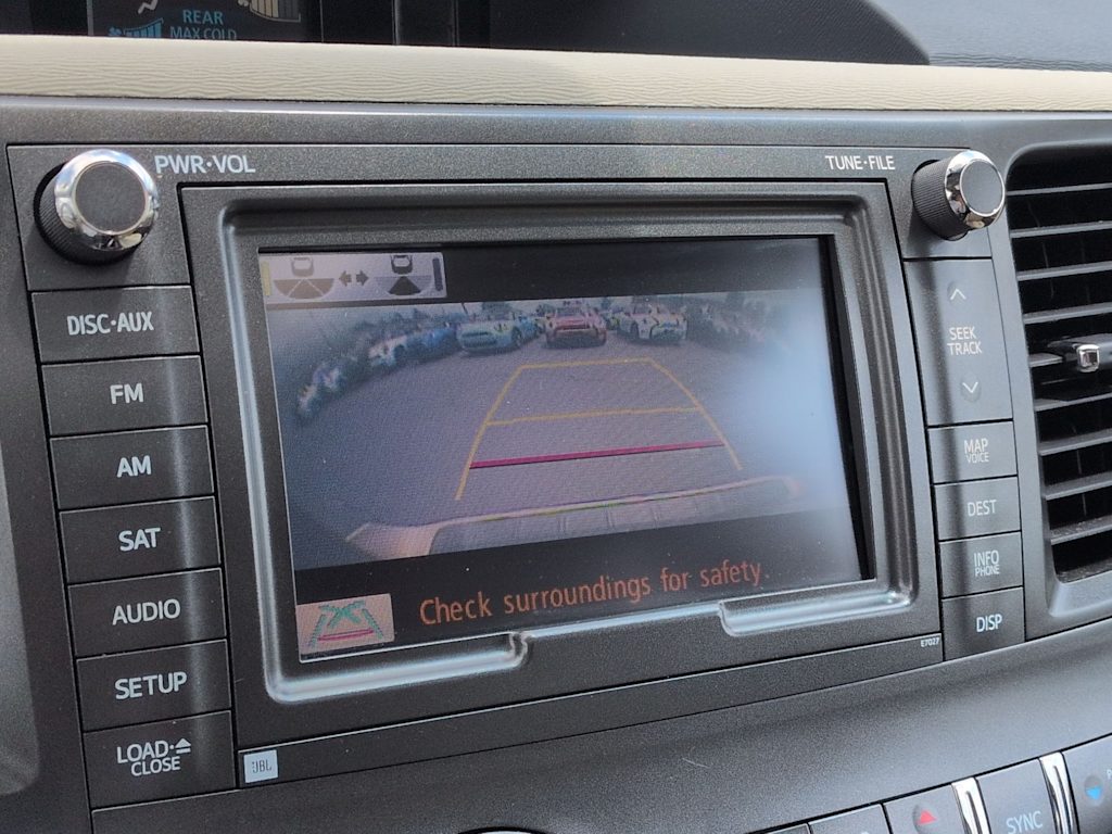 Thumbnail: 2011 Toyota Sienna - 36