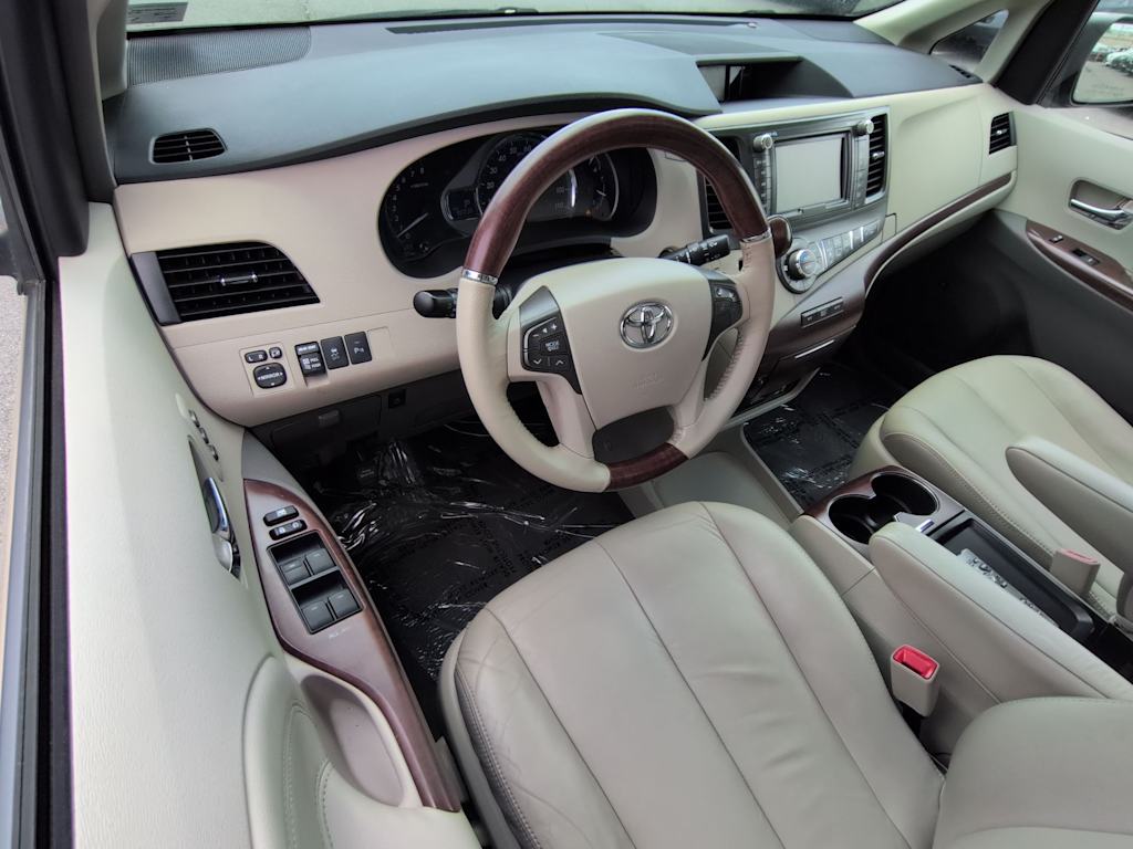 Thumbnail: 2011 Toyota Sienna - 2