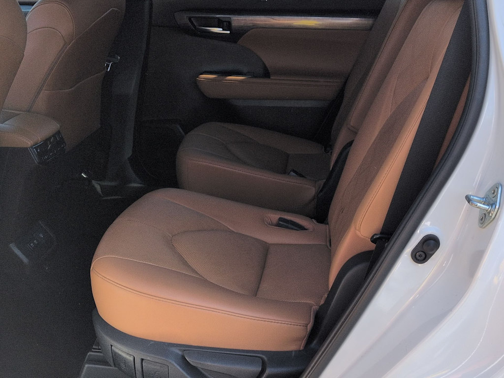 Thumbnail: 2021 Toyota Highlander - 13