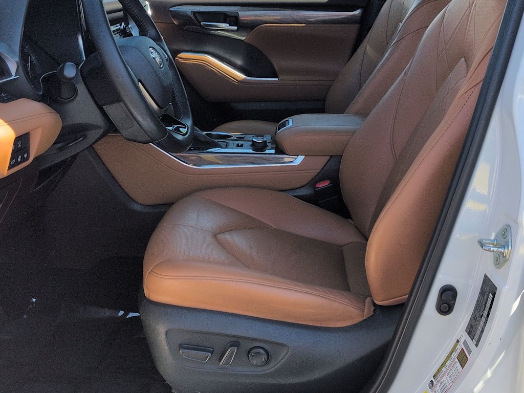 Thumbnail: 2021 Toyota Highlander - 11