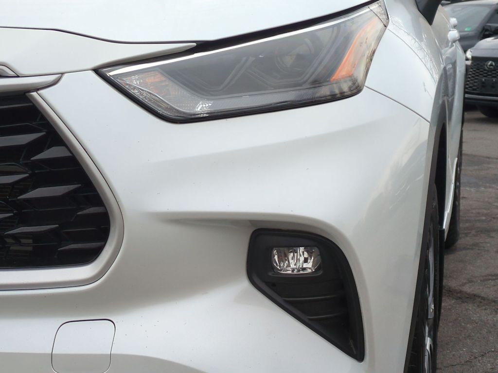 Thumbnail: 2022 Toyota Highlander - 26