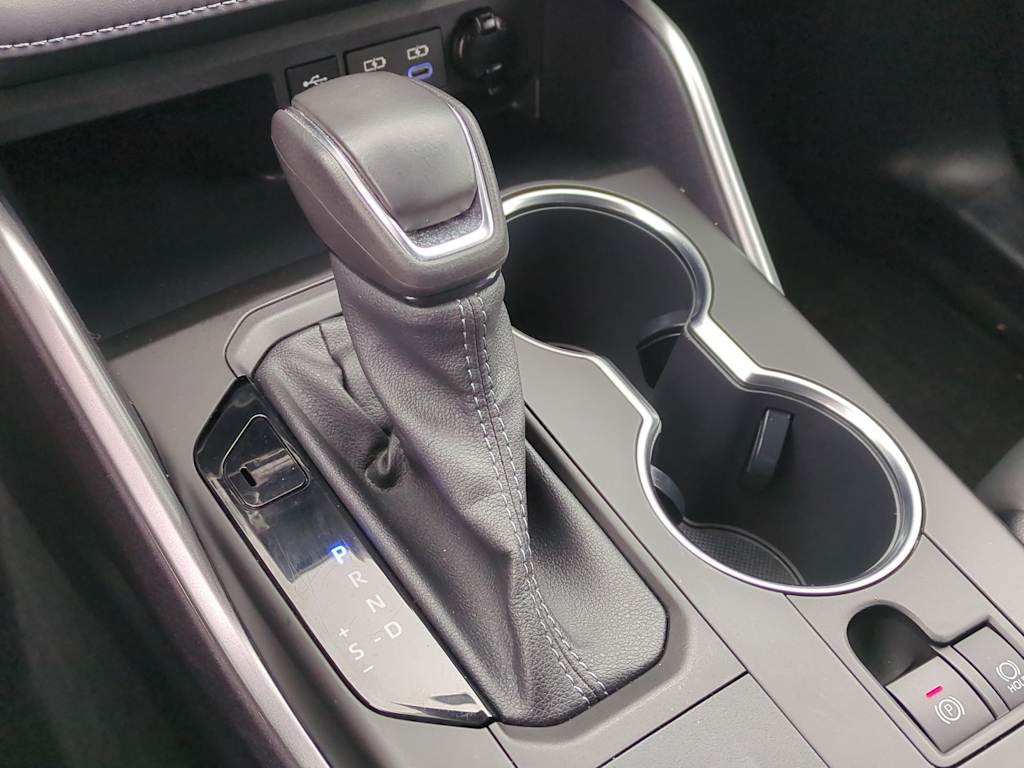 Thumbnail: 2022 Toyota Highlander - 17