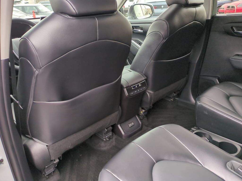 Thumbnail: 2022 Toyota Highlander - 13