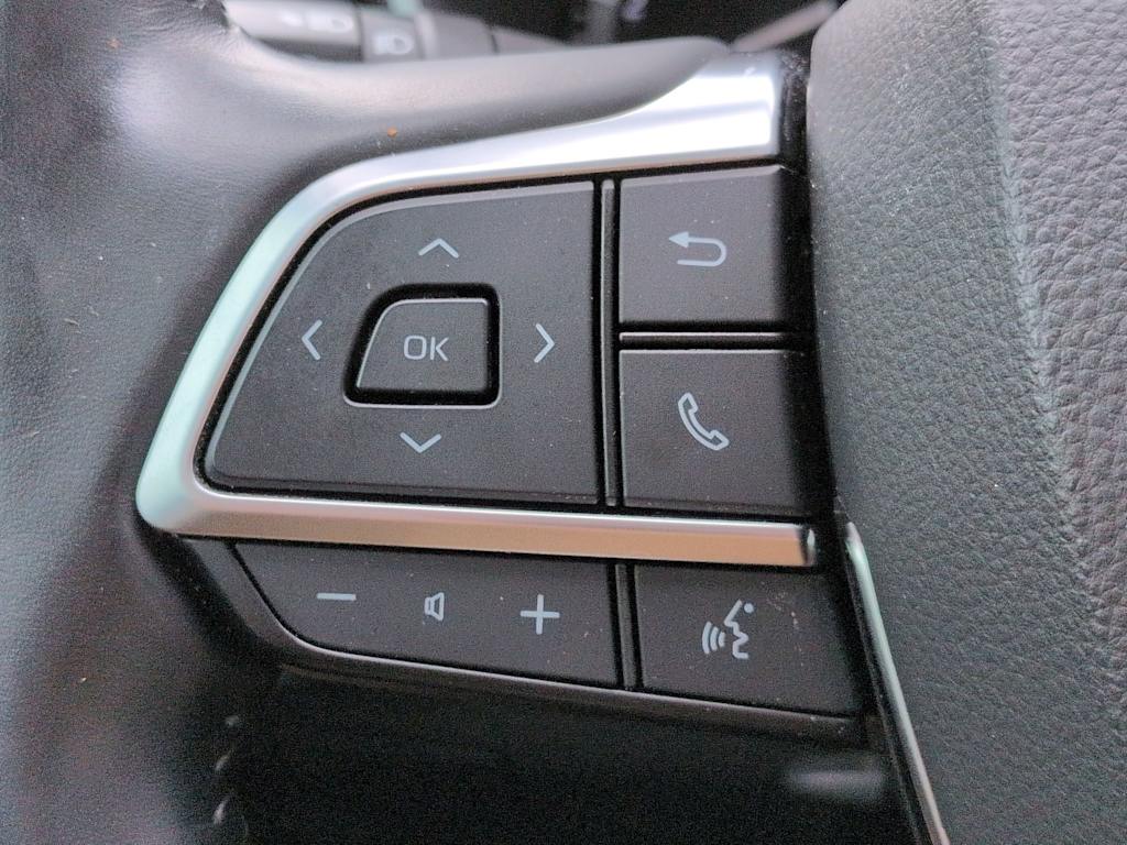 Thumbnail: 2021 Toyota Highlander - 32