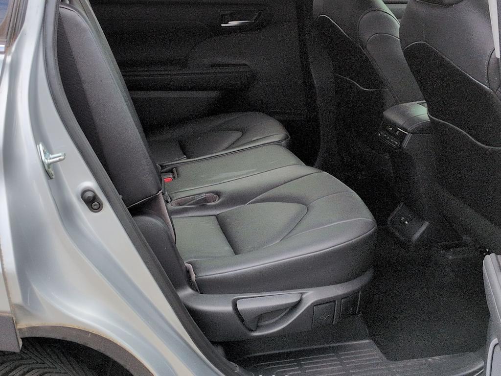 Thumbnail: 2021 Toyota Highlander - 30