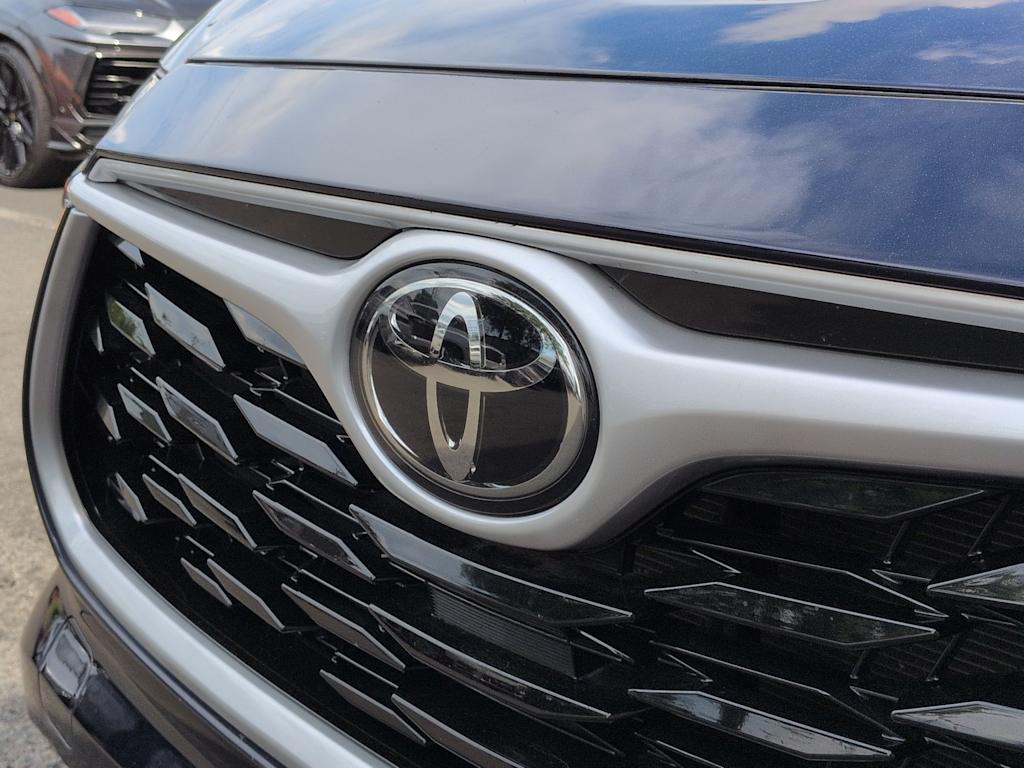 Thumbnail: 2021 Toyota Highlander - 7