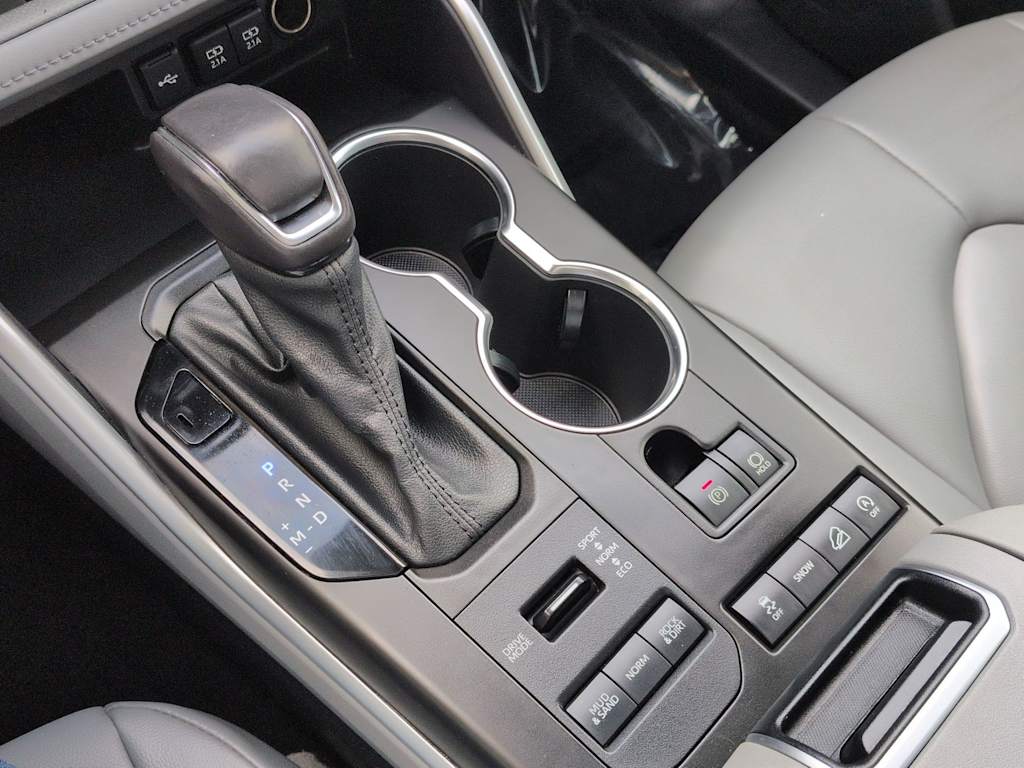 Thumbnail: 2021 Toyota Highlander - 16