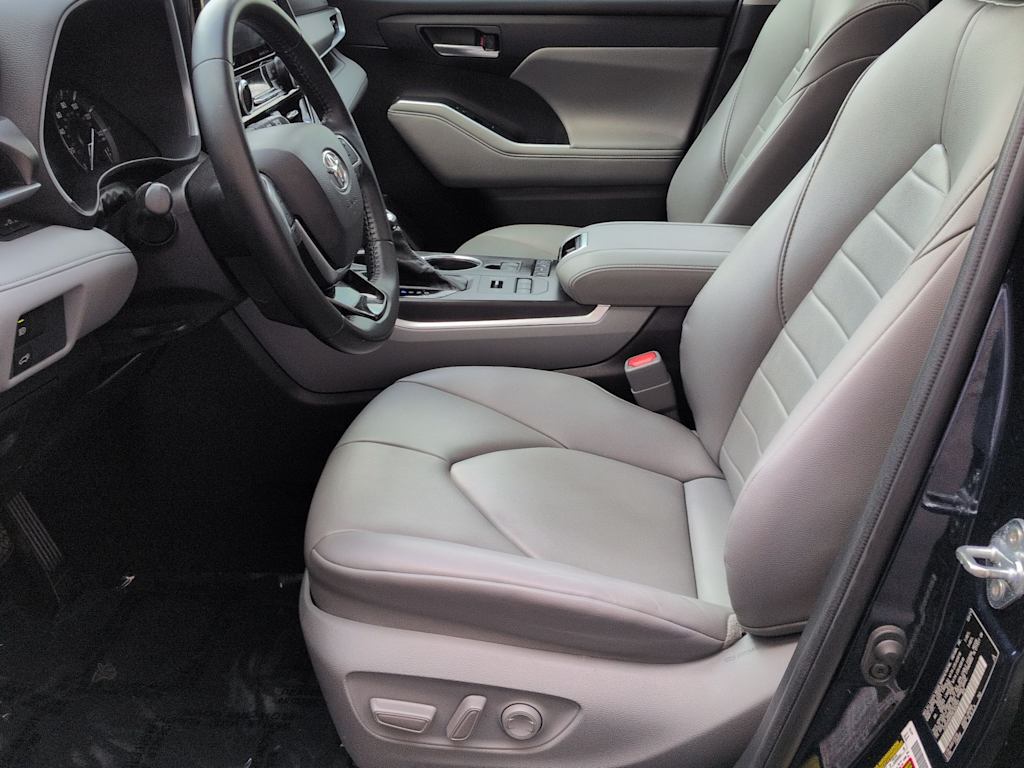 Thumbnail: 2021 Toyota Highlander - 11