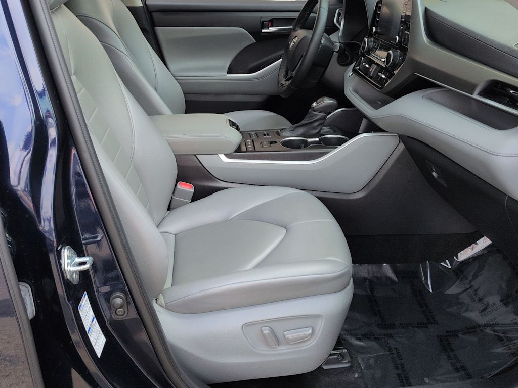 Thumbnail: 2021 Toyota Highlander - 12