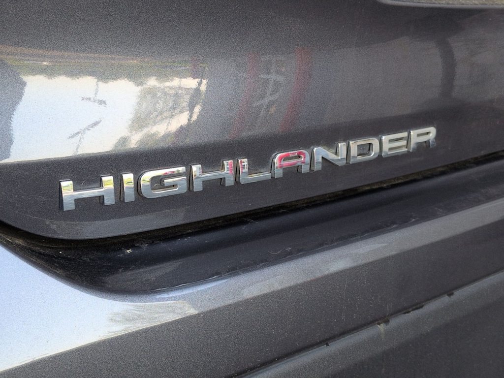 Thumbnail: 2023 Toyota Highlander - 27