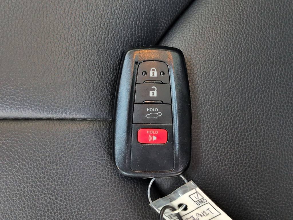 Thumbnail: 2023 Toyota Highlander - 20