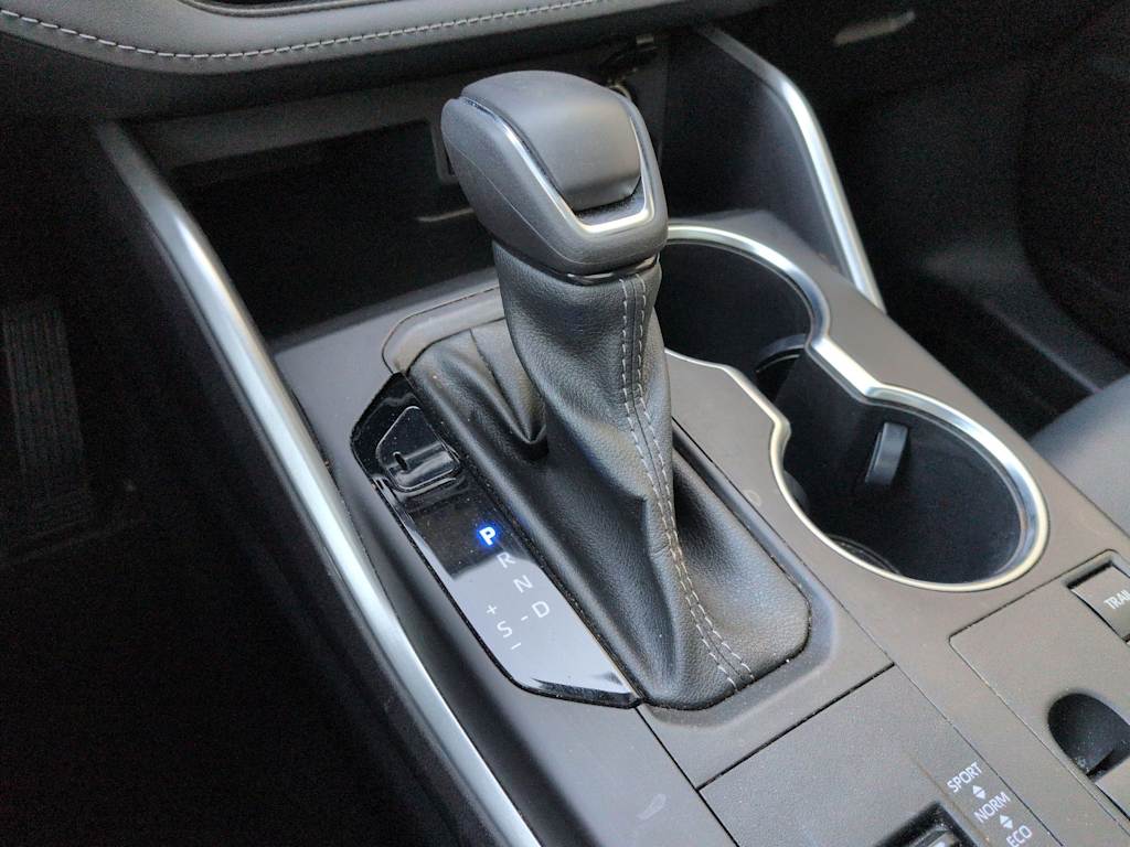 Thumbnail: 2023 Toyota Highlander - 17