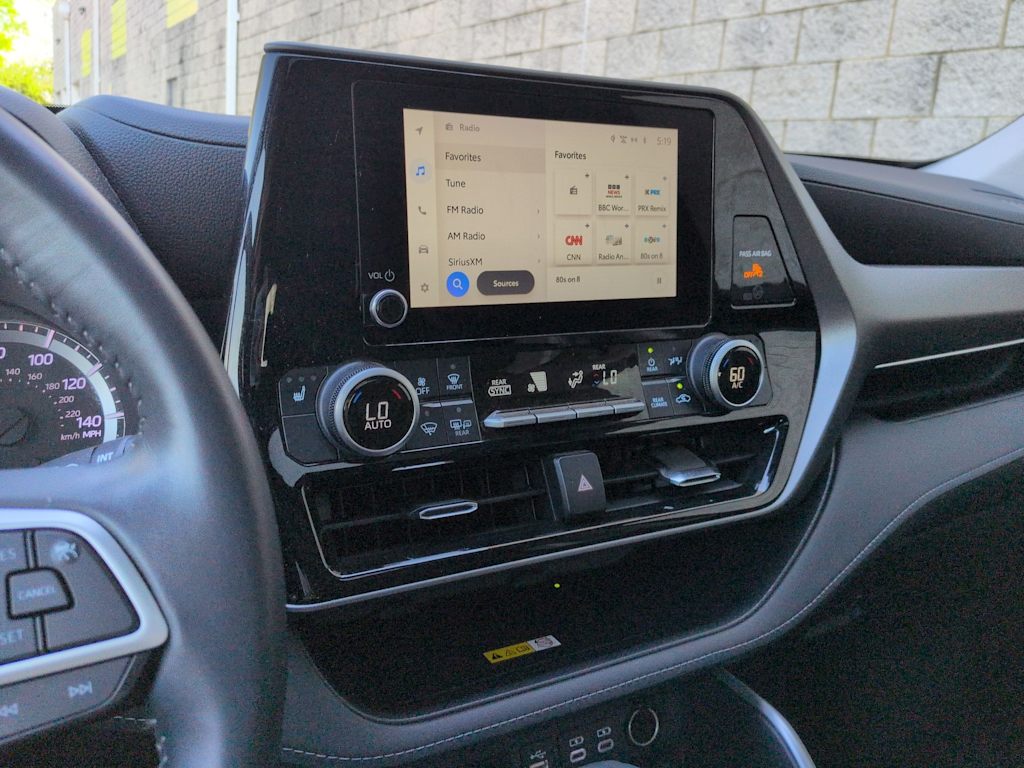 Thumbnail: 2023 Toyota Highlander - 16