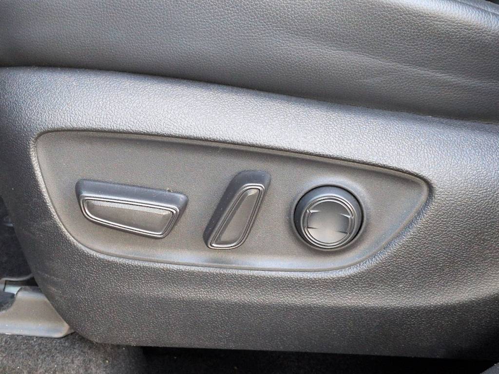 Thumbnail: 2023 Toyota Highlander - 28