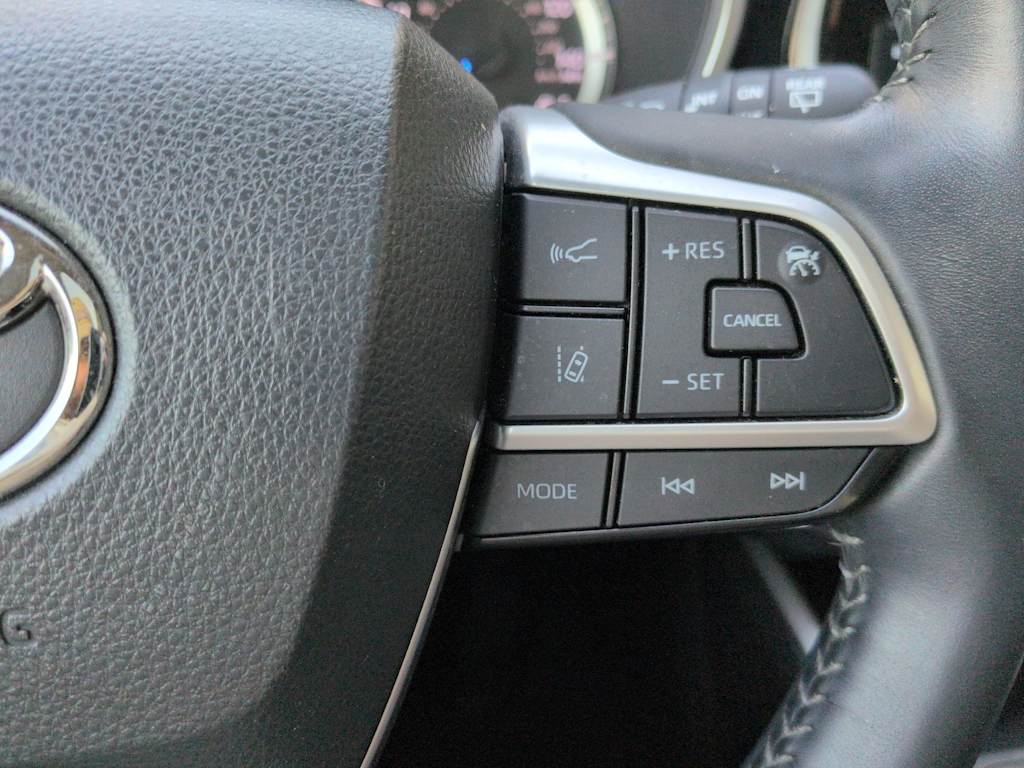 Thumbnail: 2023 Toyota Highlander - 34