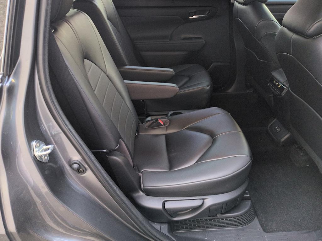 Thumbnail: 2023 Toyota Highlander - 31