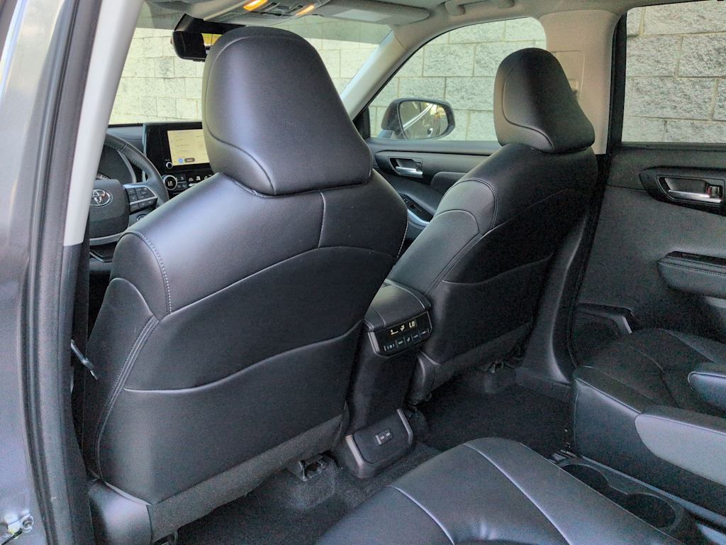 Thumbnail: 2023 Toyota Highlander - 13