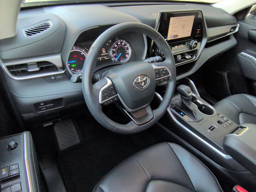 Thumbnail: 2023 Toyota Highlander - 2