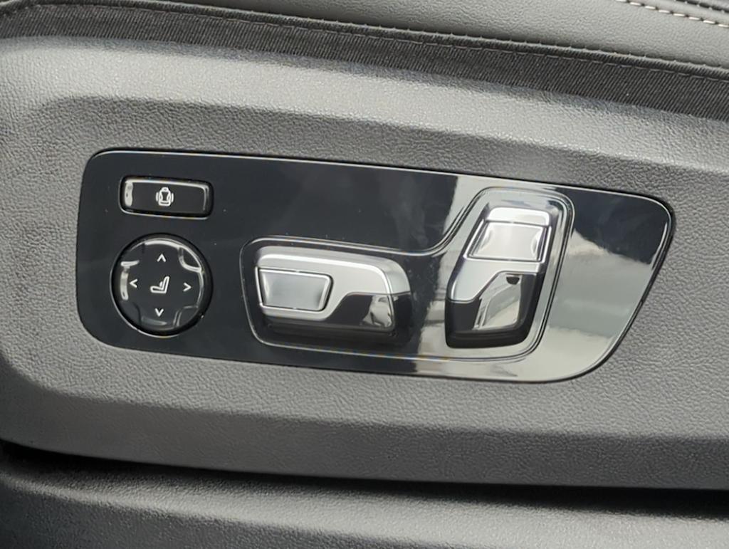 2025 BMW X7 xDrive40i 17