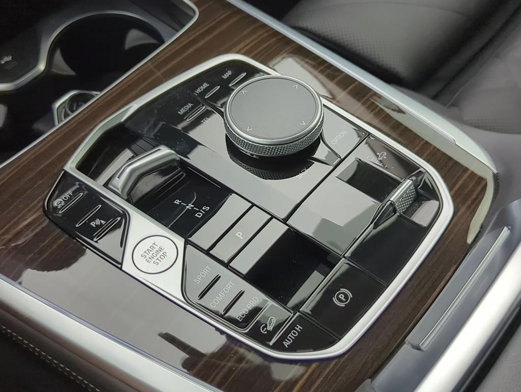 2025 BMW X7 xDrive40i 30
