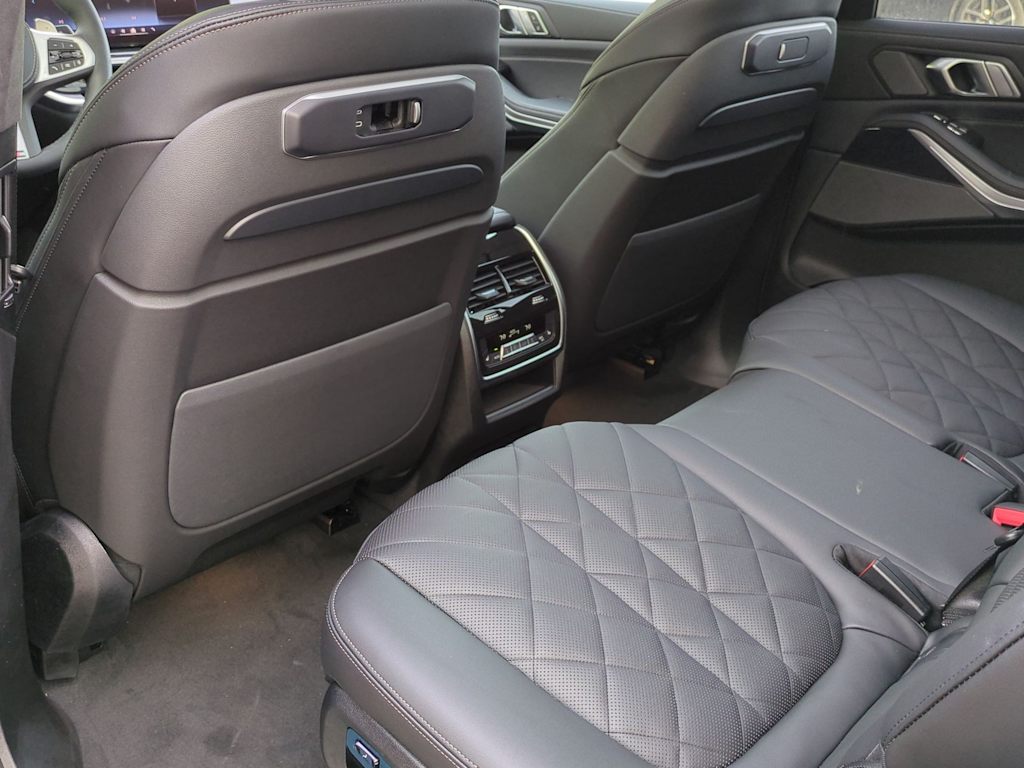 Thumbnail: 2025 BMW X7 - 13