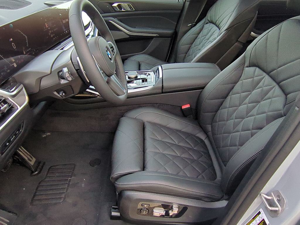 Thumbnail: 2025 BMW X7 - 11