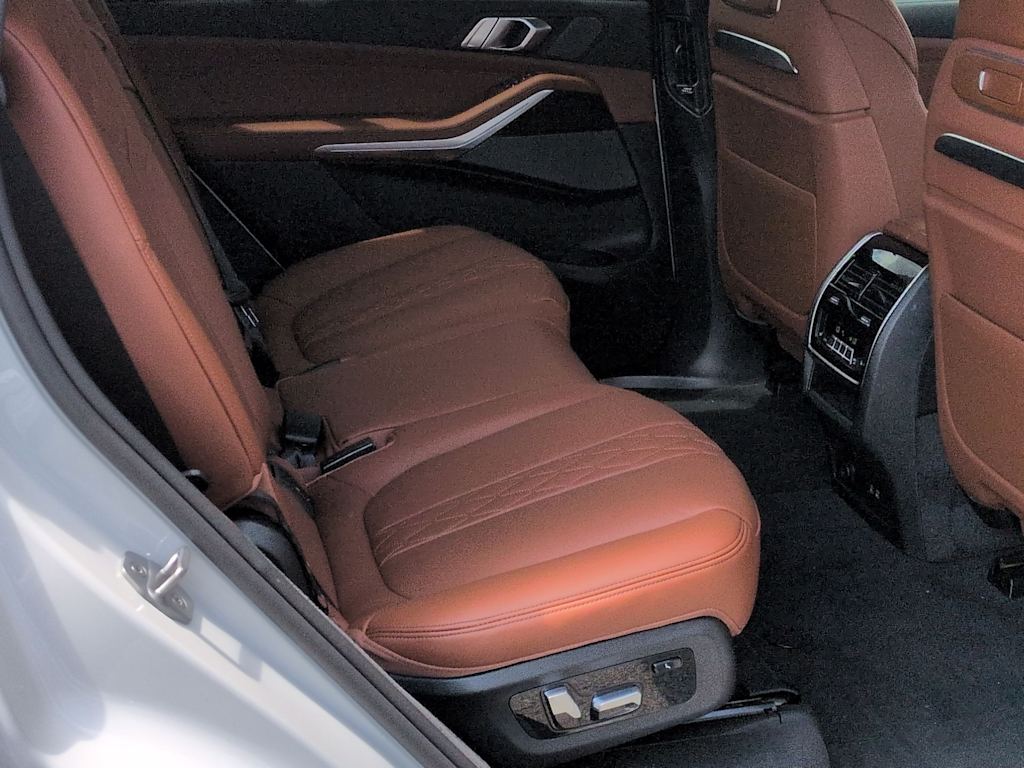 Thumbnail: 2027 BMW X7 - 30