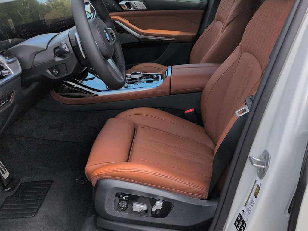 Thumbnail: 2027 BMW X7 - 11