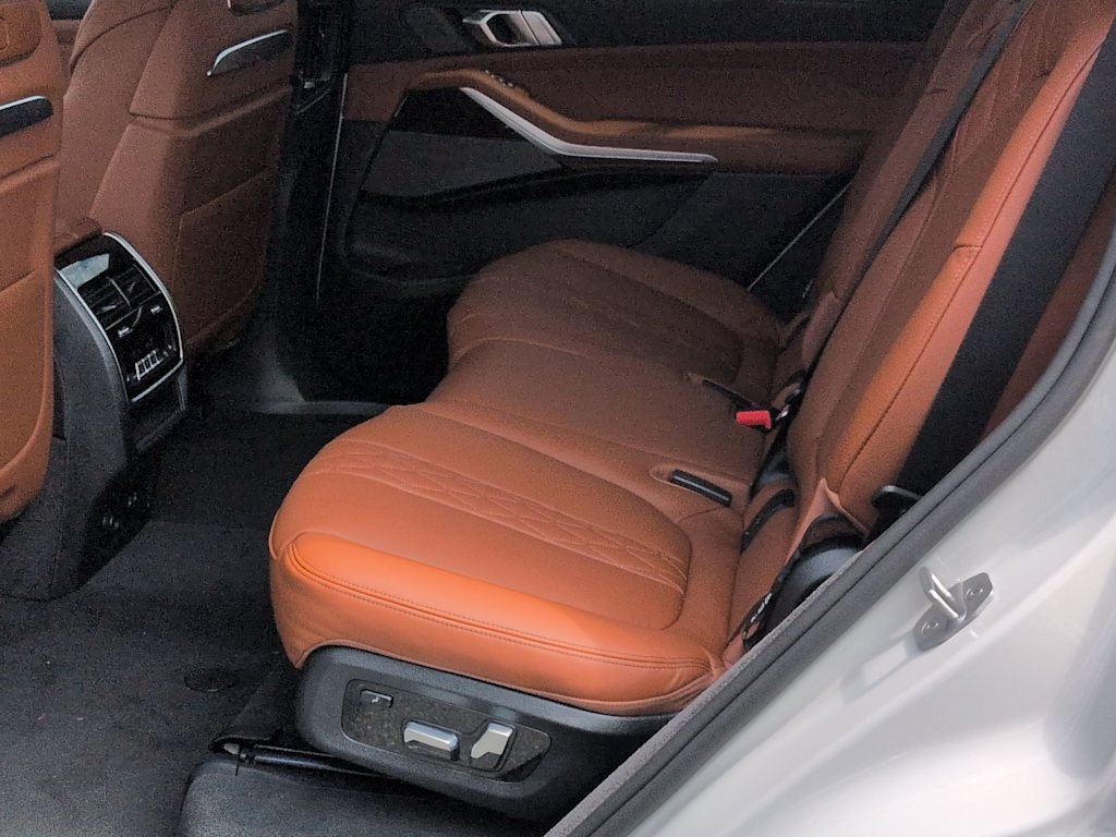 Thumbnail: 2027 BMW X7 - 29