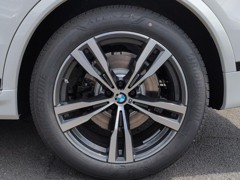 Thumbnail: 2027 BMW X7 - 8