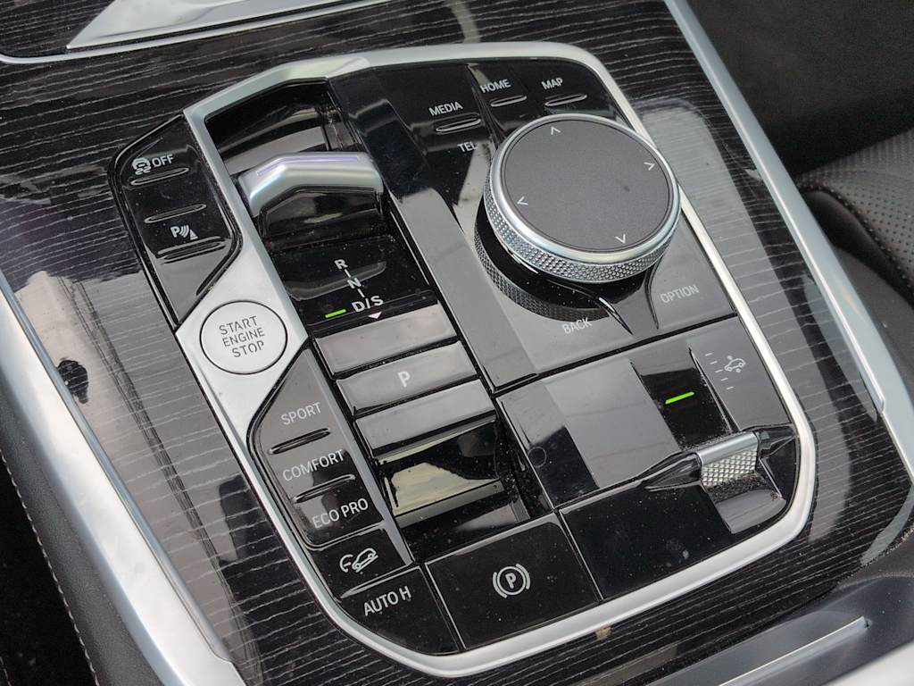 Thumbnail: 2025 BMW X7 - 16