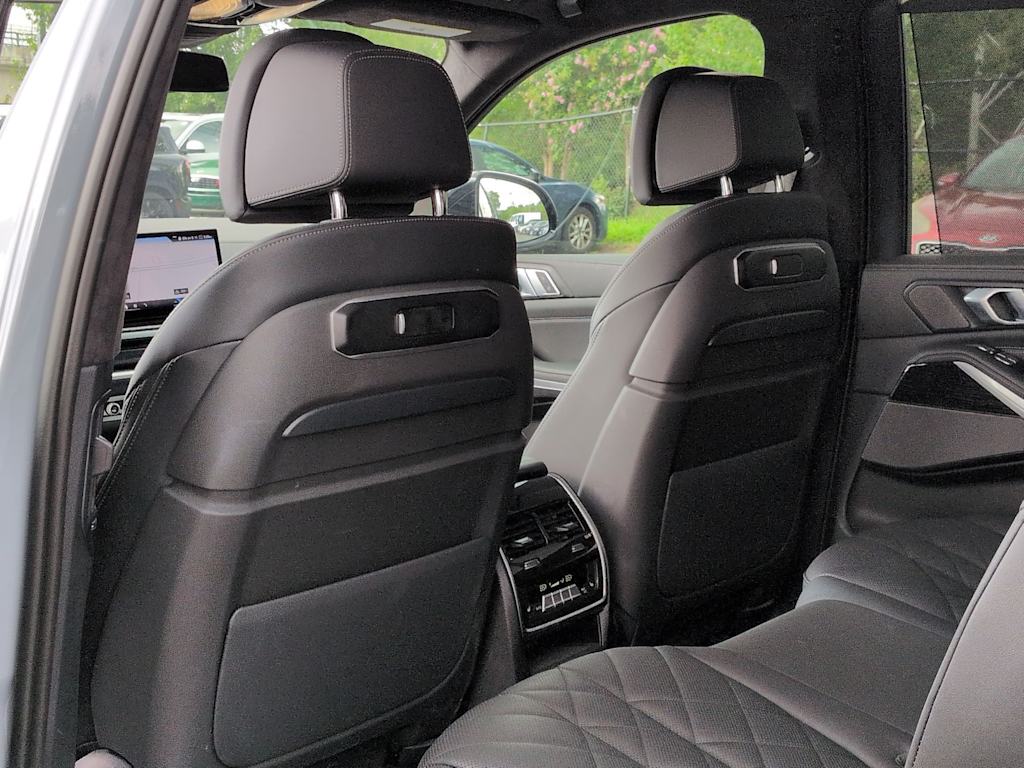 Thumbnail: 2025 BMW X7 - 13