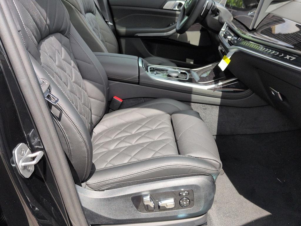 Thumbnail: 2027 BMW X7 - 12