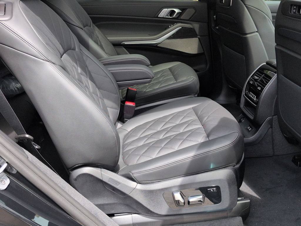 Thumbnail: 2027 BMW X7 - 29