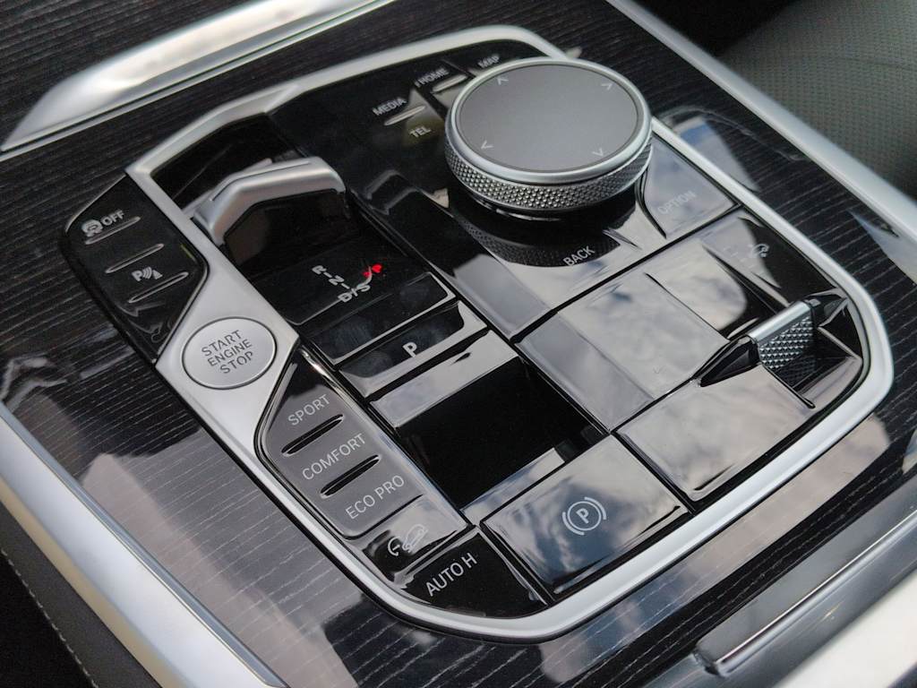 Thumbnail: 2027 BMW X7 - 38