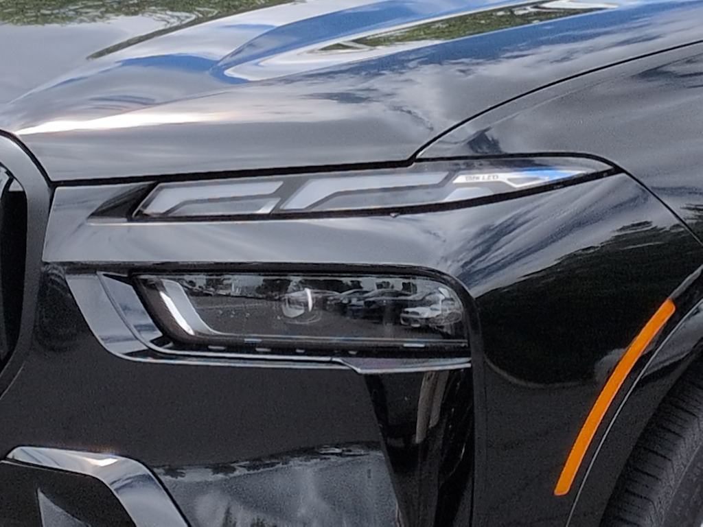 Thumbnail: 2027 BMW X7 - 24