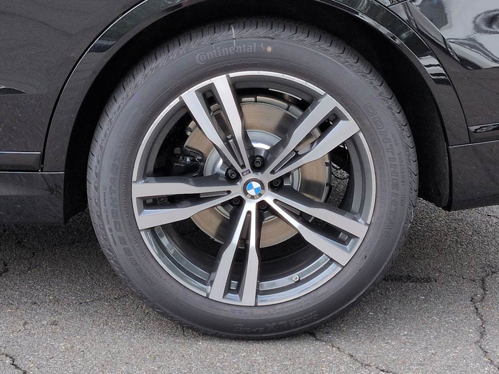 Thumbnail: 2027 BMW X7 - 8