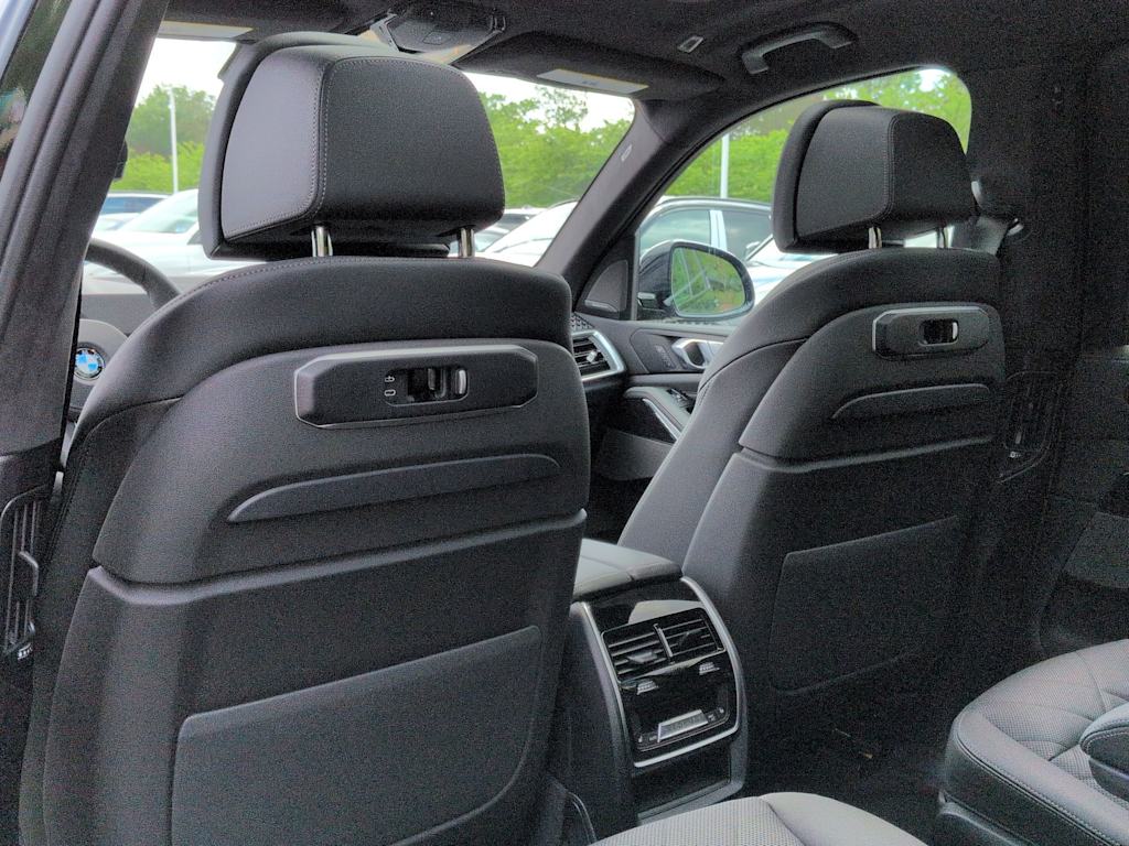 Thumbnail: 2027 BMW X7 - 13