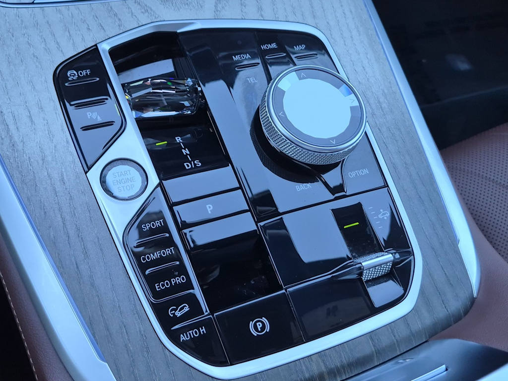 Thumbnail: 2024 BMW X7 - 16