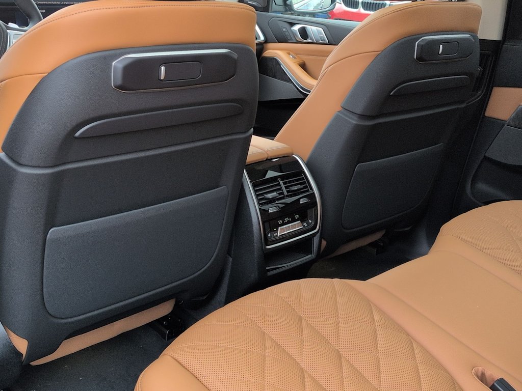 Thumbnail: 2027 BMW X7 - 13