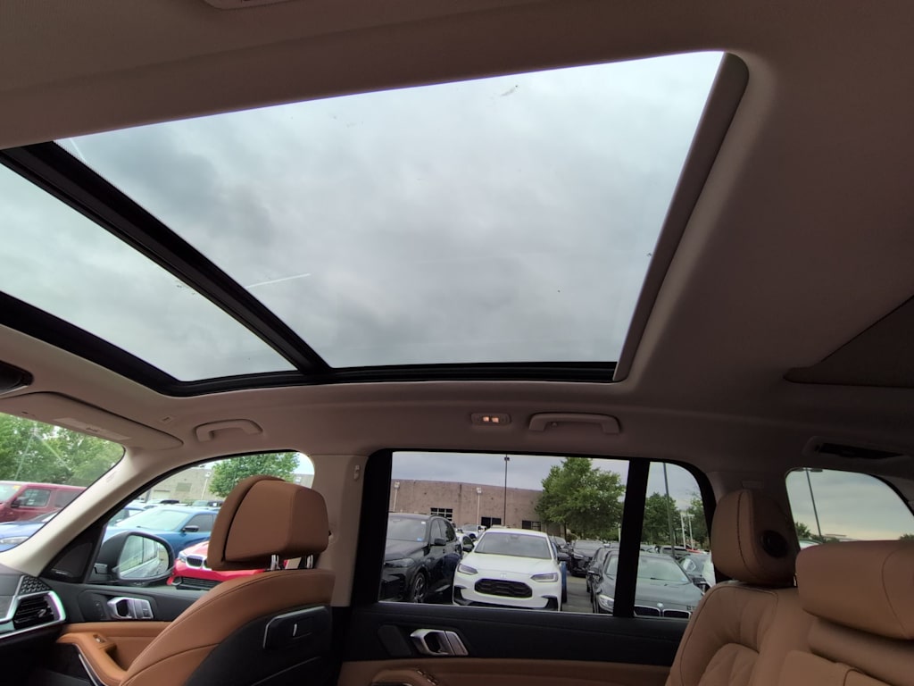 Thumbnail: 2027 BMW X7 - 31