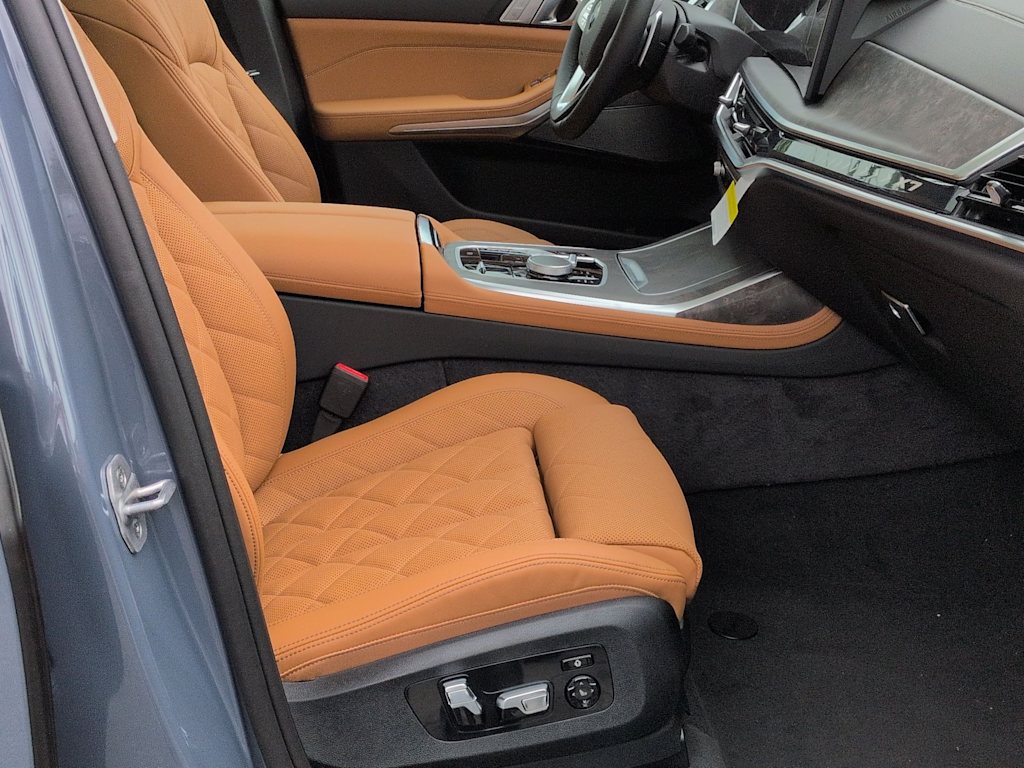 Thumbnail: 2027 BMW X7 - 12