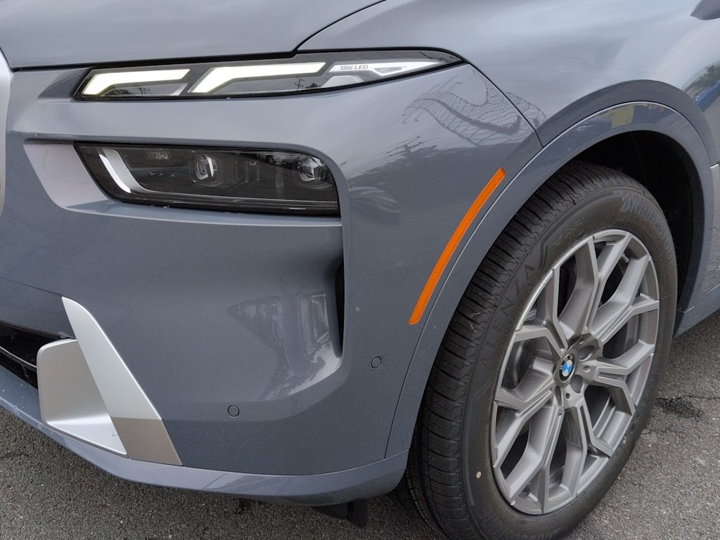 Thumbnail: 2027 BMW X7 - 8