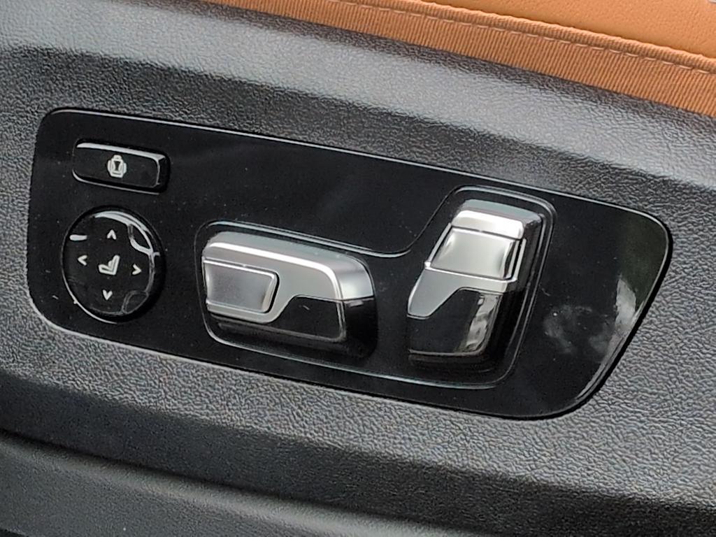 Thumbnail: 2027 BMW X7 - 27
